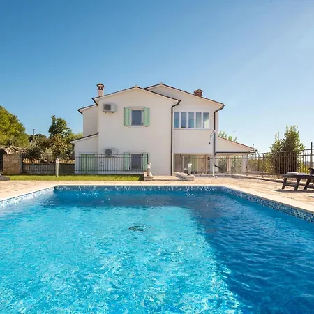 D&b Villa *