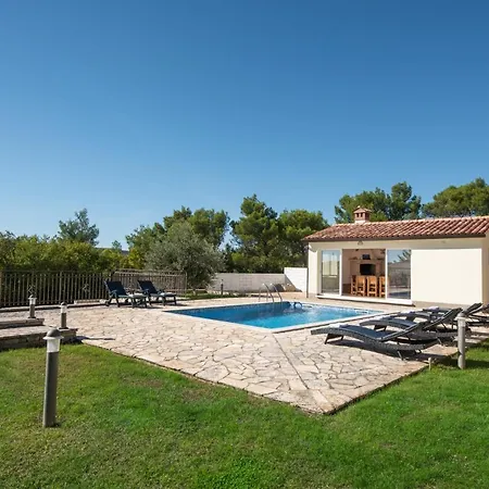 D&b Villa Raša